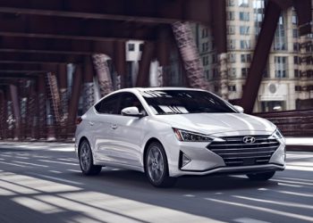 hyundai elantra tu con so 0 den nguoi hung 7